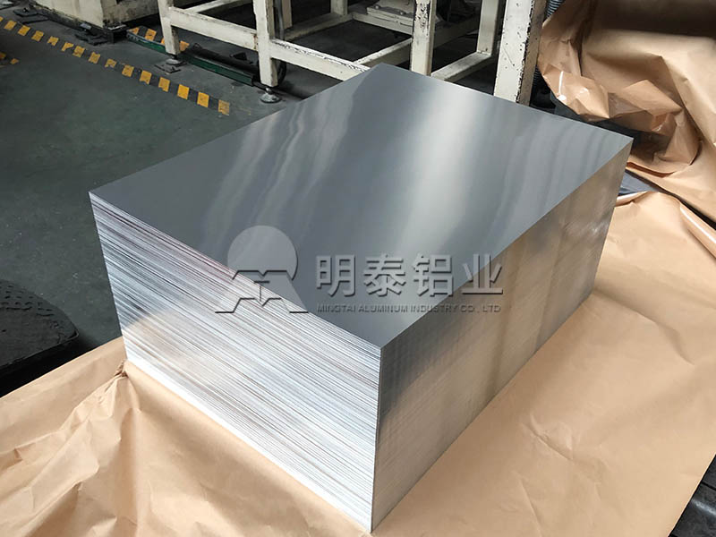 插片散熱器用1060鋁板：出色的導熱性與良好的加工性結(jié)合